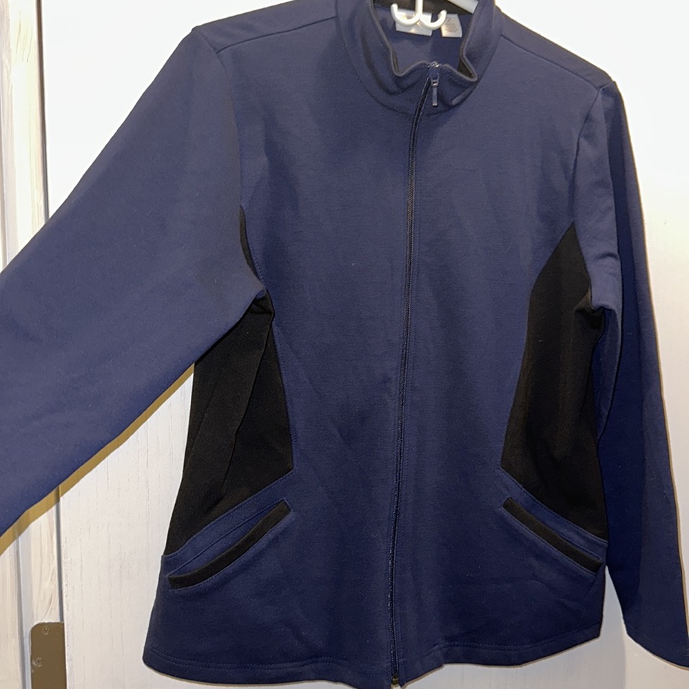 Chicos Weekender jacket. Women’s Navy Blue W/Black Color-block zip up size 2